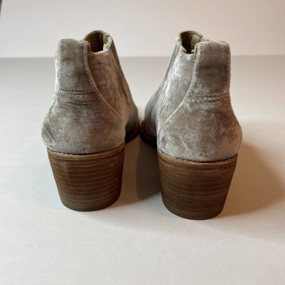 Madewell The Grayson Chelsea Boot in Velvet 7 In Distressed Stone / Taupe Bootie - Picture 7 of 13